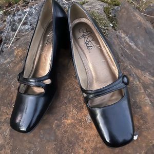 Life Stride Mary Janes (never worn)